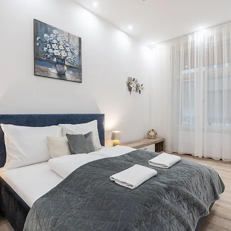 Veronika Astra Budapest